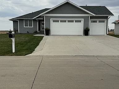 105 Nolan Dr — exterior photo