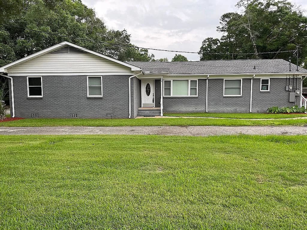 630 Cleveland Rd — exterior photo
