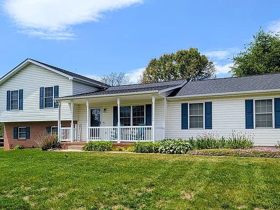 600 Canterbury Dr — exterior photo