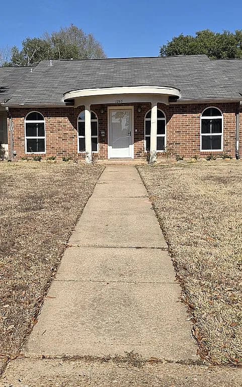 1265 Dorchester Dr — exterior photo