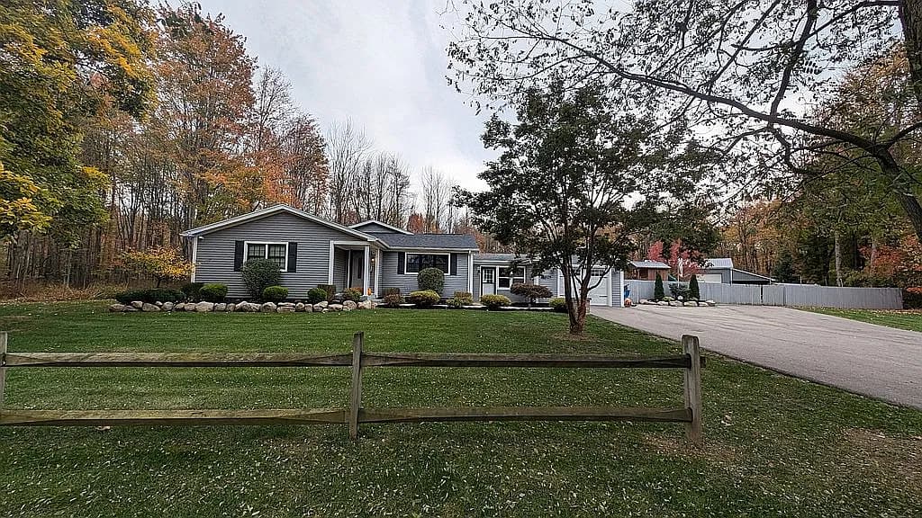 1561 Overhead Rd — exterior photo