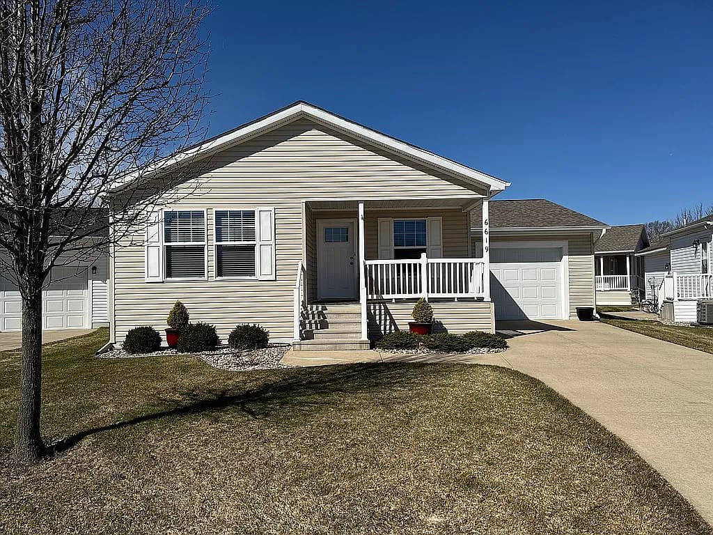 6619 W Meadowlark Dr — exterior photo