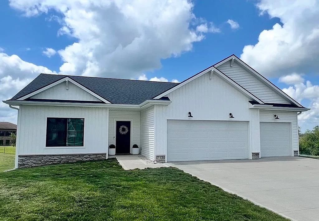 715 Lily Ln — exterior photo