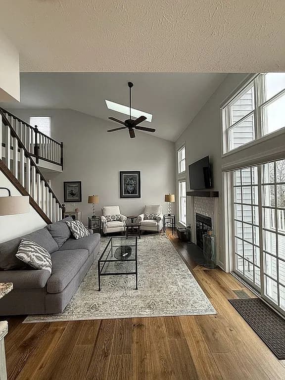 13 Leeward Ln — exterior photo