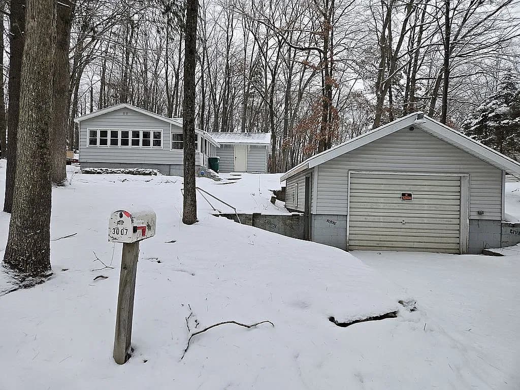 3007 Lockwood St — exterior photo
