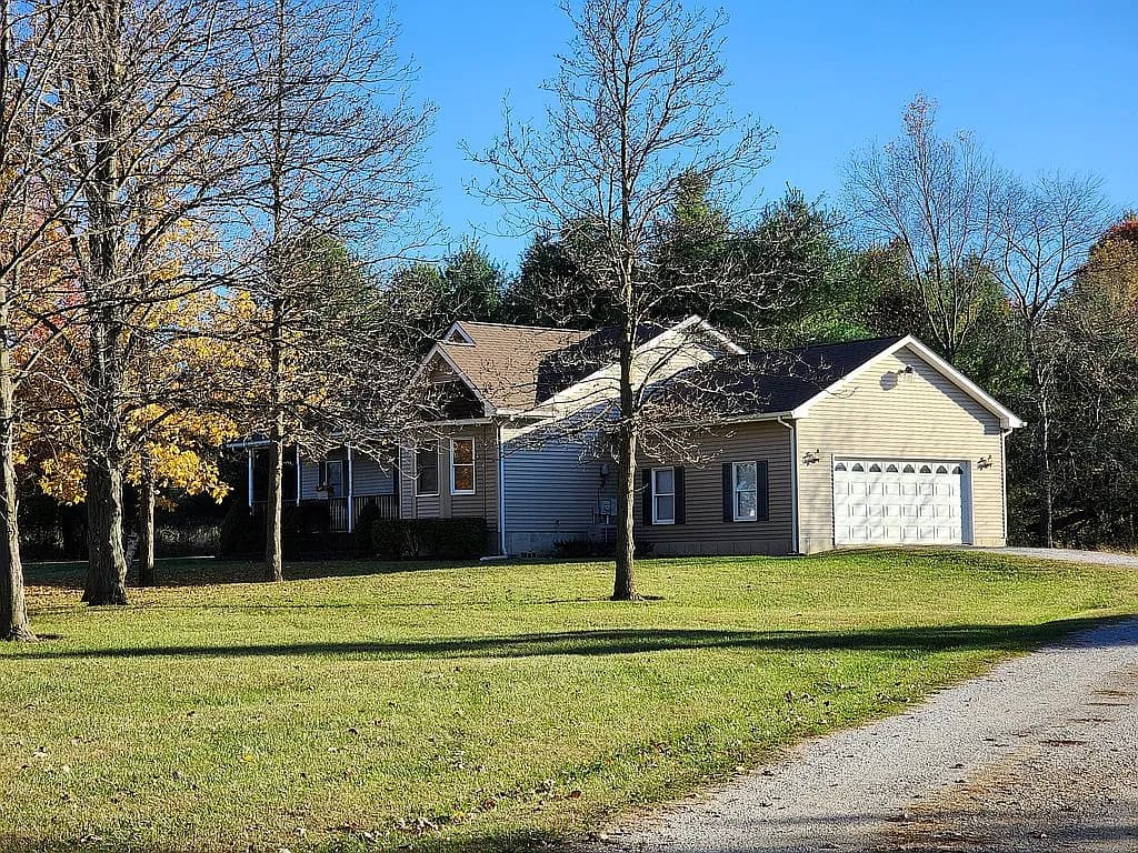 10055 Fisher Rd — exterior photo