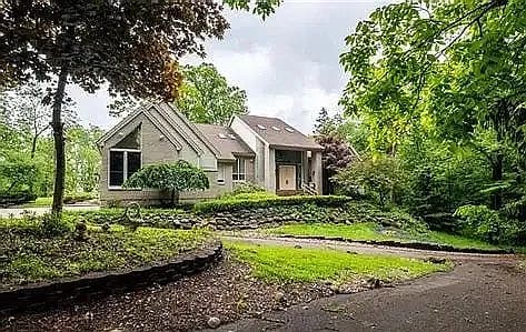5407 Amanda Dr — exterior photo