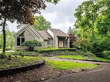5407 Amanda Dr — exterior photo