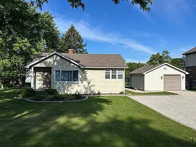 8350 S 84th Ct — exterior photo