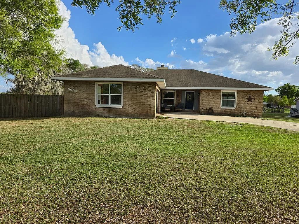 1755 Beth Ln — exterior photo