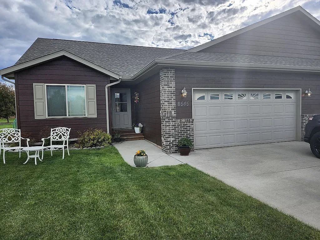 6545 Wellington Ct — exterior photo