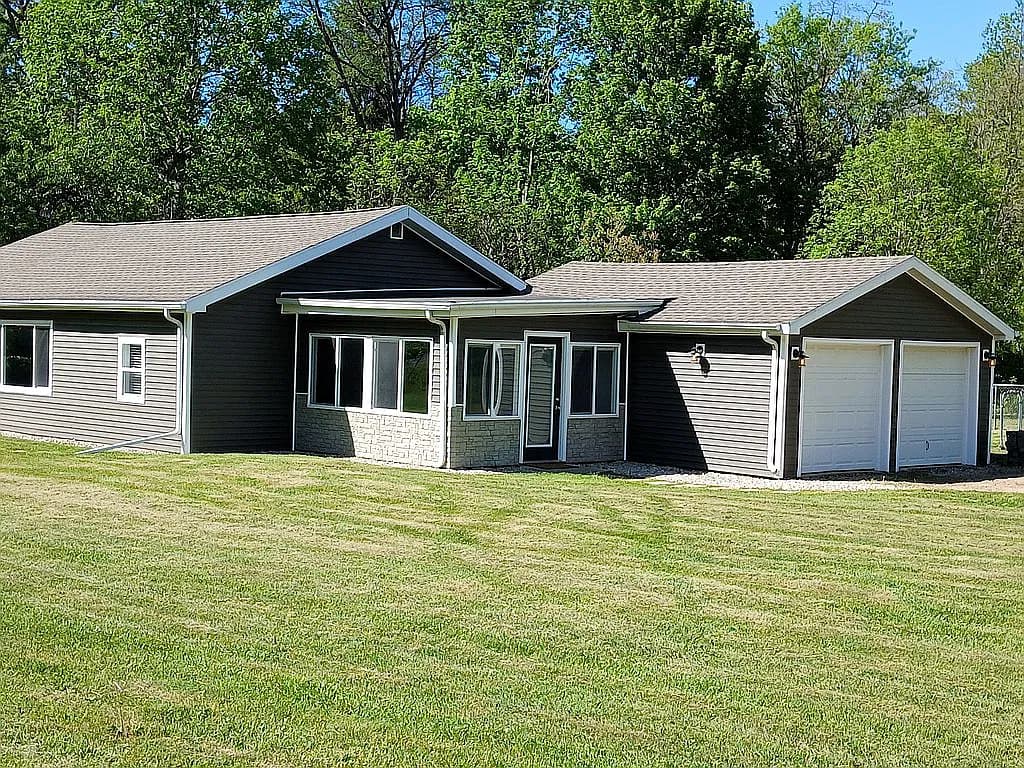 70068 M 43 — exterior photo