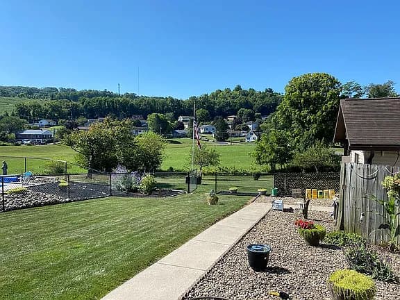 212 Greenbriar Rd — exterior photo