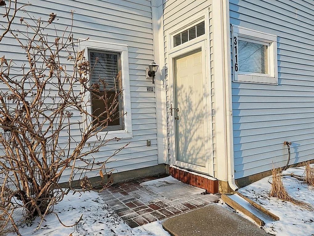 3116 Bromley Pl — exterior photo