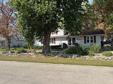 207 Forest St — exterior photo