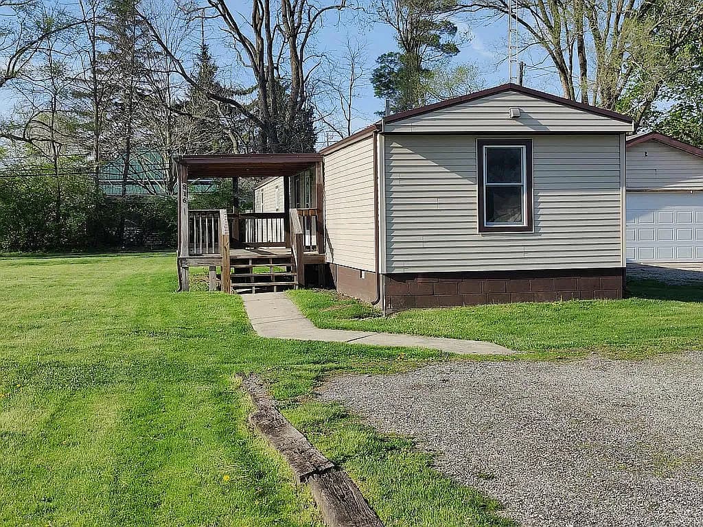816 E South St — exterior photo