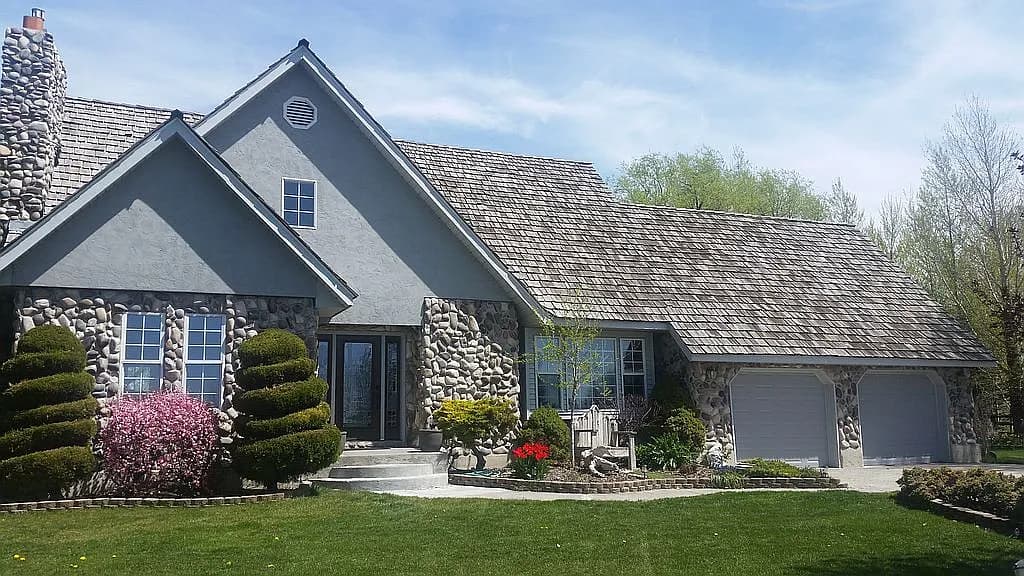 642 E 1250 N — exterior photo