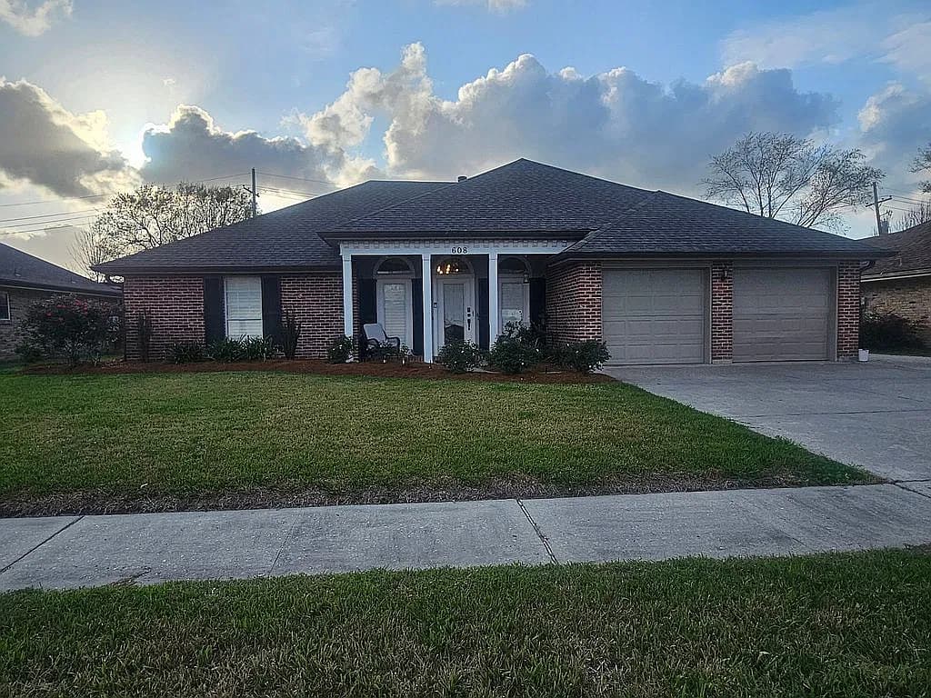 608 Vanessa Dr — exterior photo