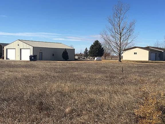 8 Reimers Rd — exterior photo
