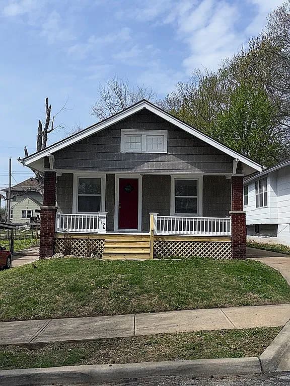 420 N Drury Ave — exterior photo