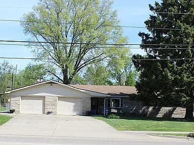 10420 Bradford Rd — exterior photo