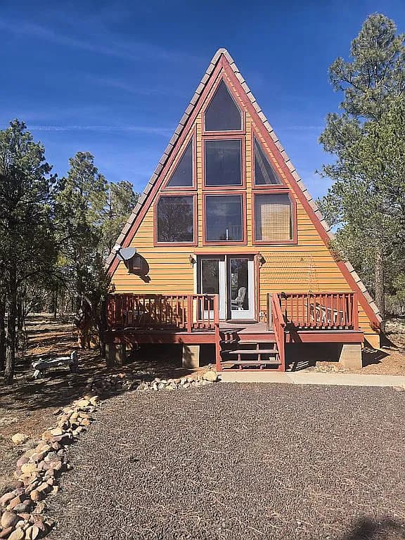 2290 Thunderbird Way — exterior photo