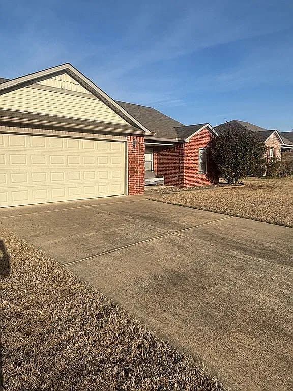 121 Sunflower Ln — exterior photo