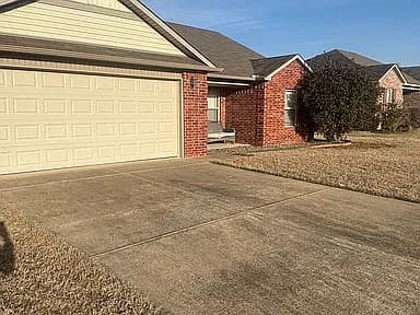 121 Sunflower Ln — exterior photo