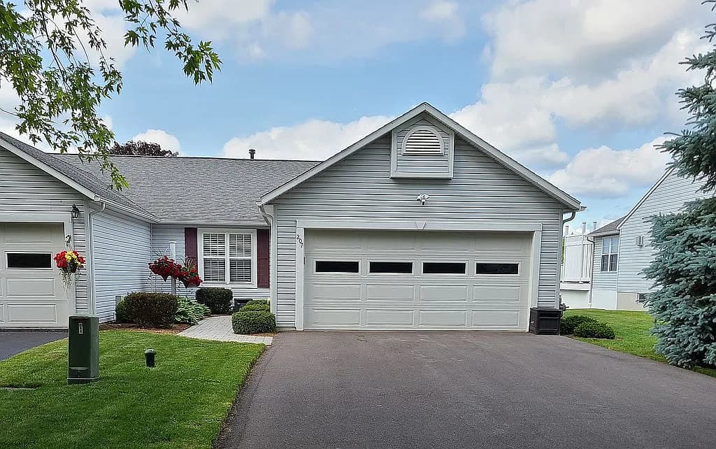 207 Clouds View Cir — exterior photo