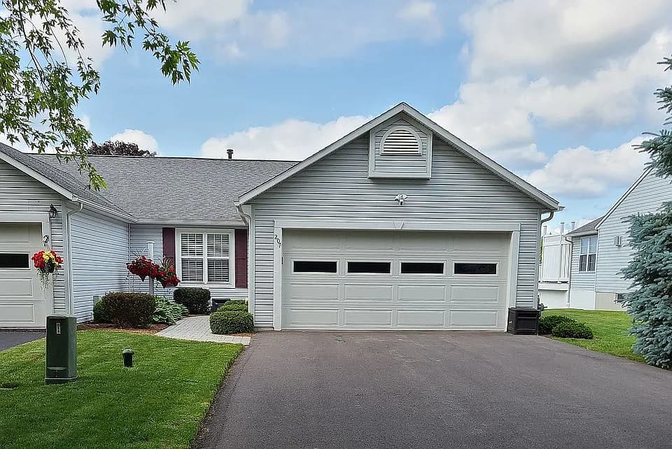 207 Clouds View Cir — exterior photo