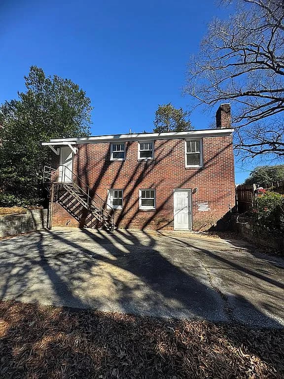 1304 Mount Vernon St — exterior photo