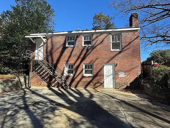 1304 Mount Vernon St — exterior photo