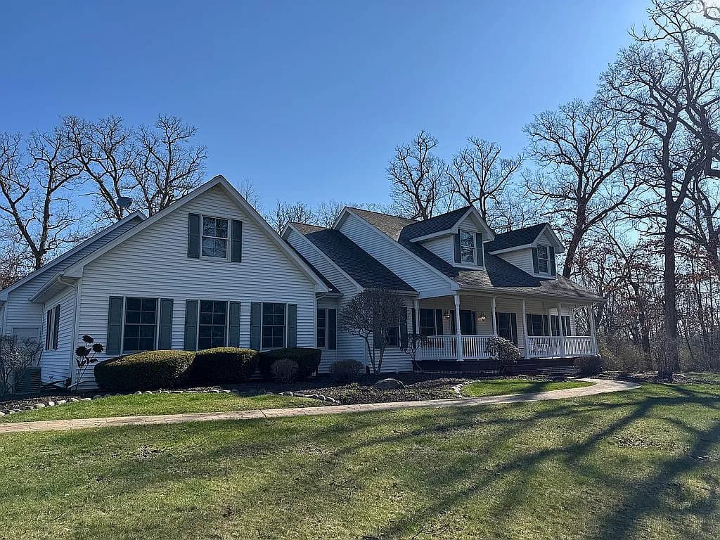 9562 Lawrenceville Rd — exterior photo
