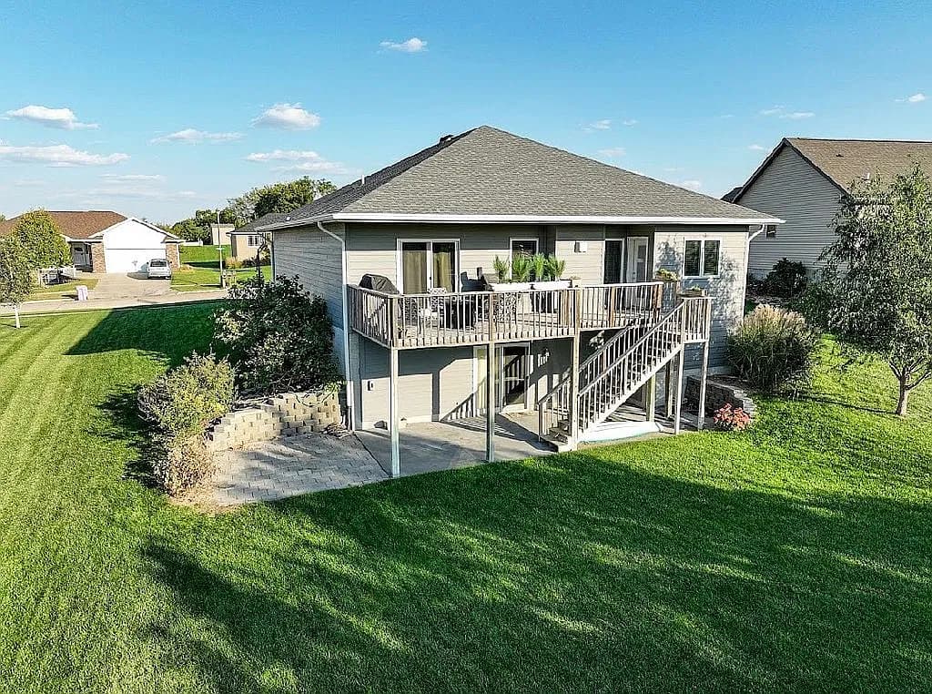 905 Fairway Ct — exterior photo