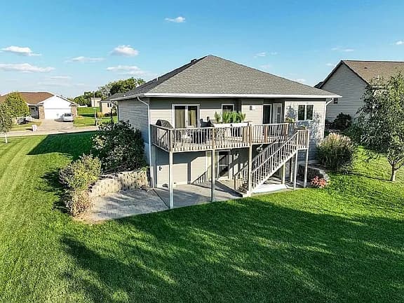 905 Fairway Ct — exterior photo