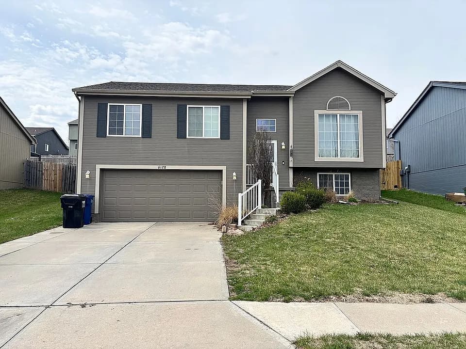 6128 S 191st St — exterior photo