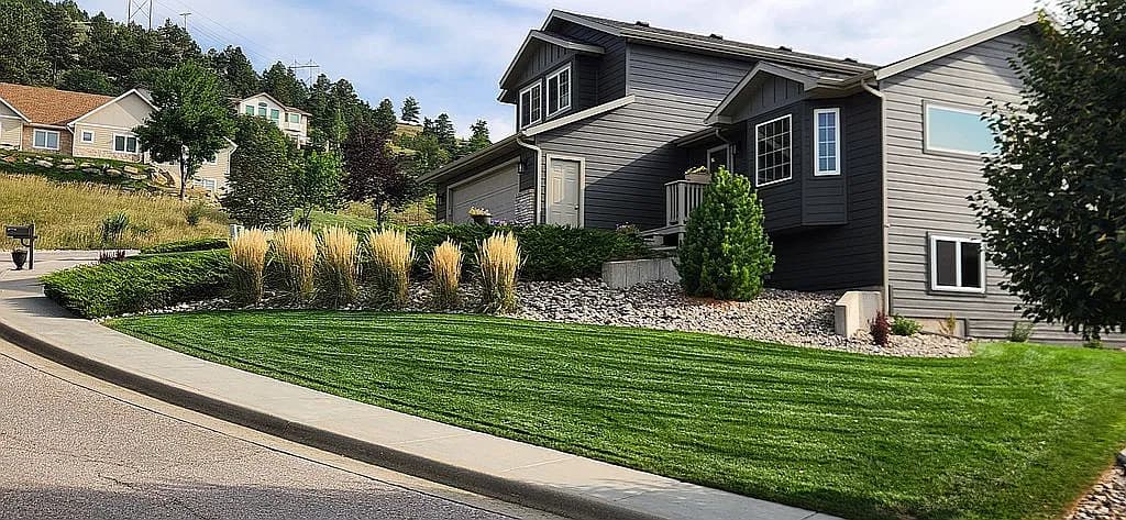 2049 Harney Dr — exterior photo