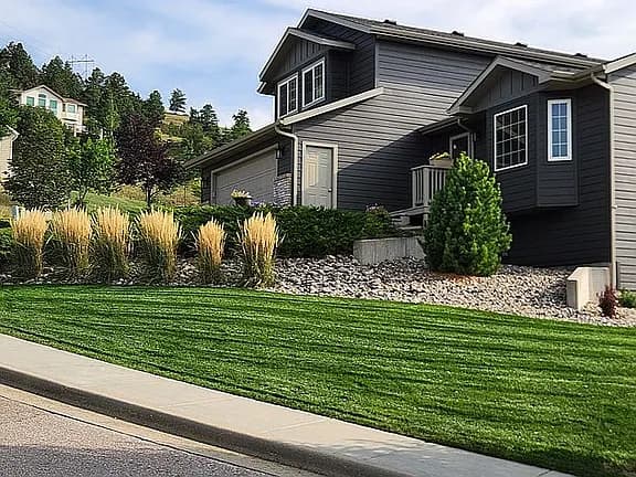 2049 Harney Dr — exterior photo