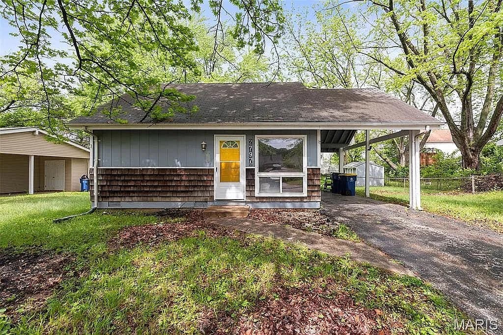2797 Dawnview Dr — exterior photo