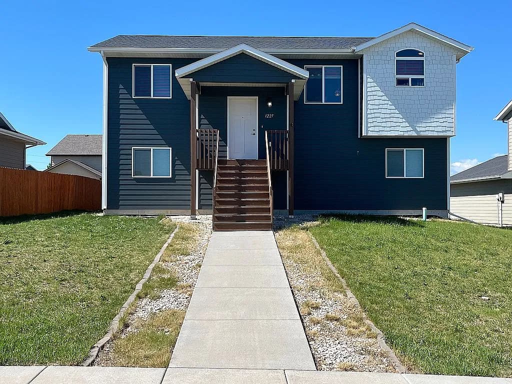 1227 Juneau Dr — exterior photo