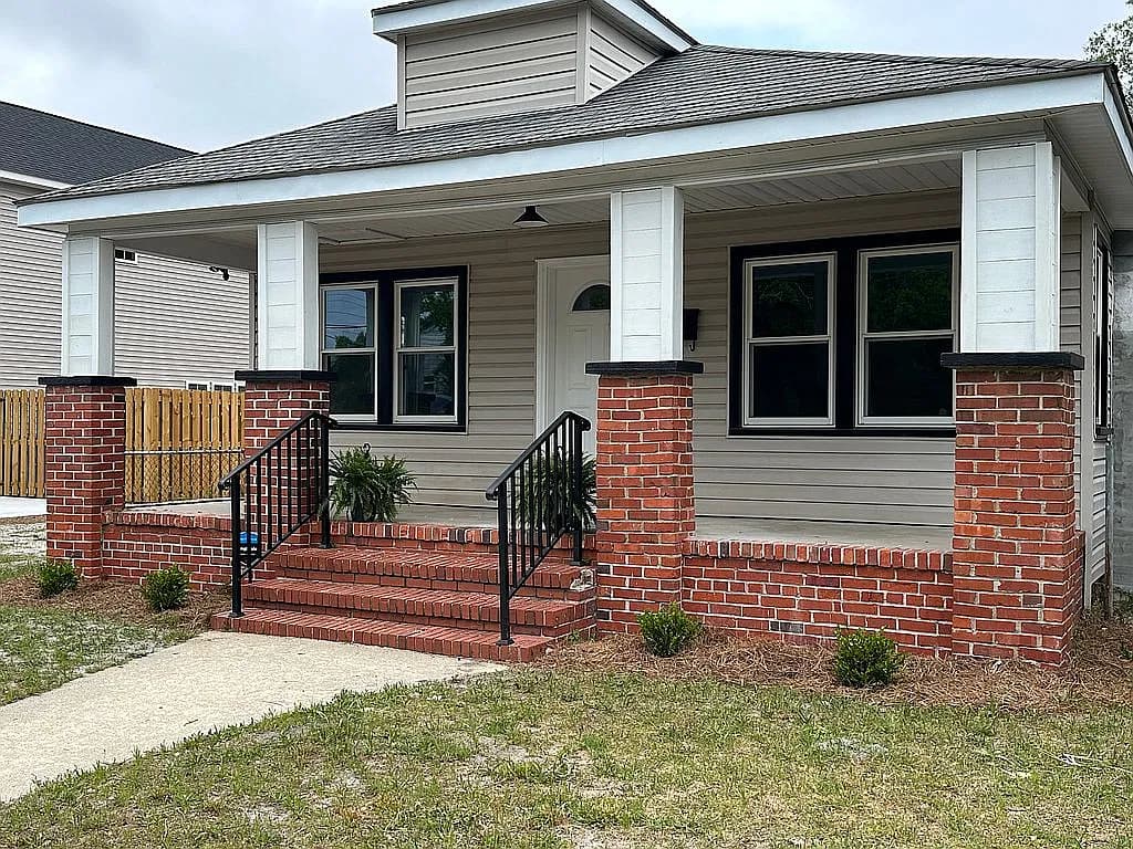 1109 S 9th St — exterior photo