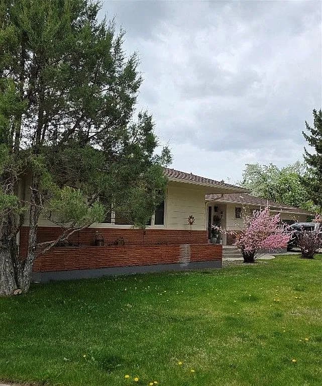 606 S Arizona St — exterior photo