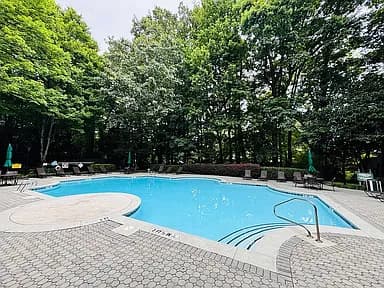 225 Bentley Pl #225 — exterior photo