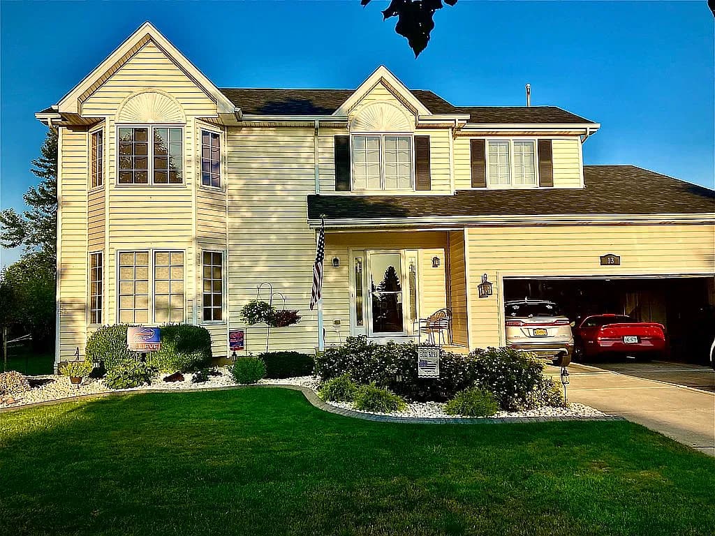 13 Thomas Dr — exterior photo