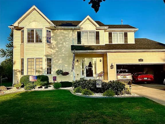 13 Thomas Dr — exterior photo