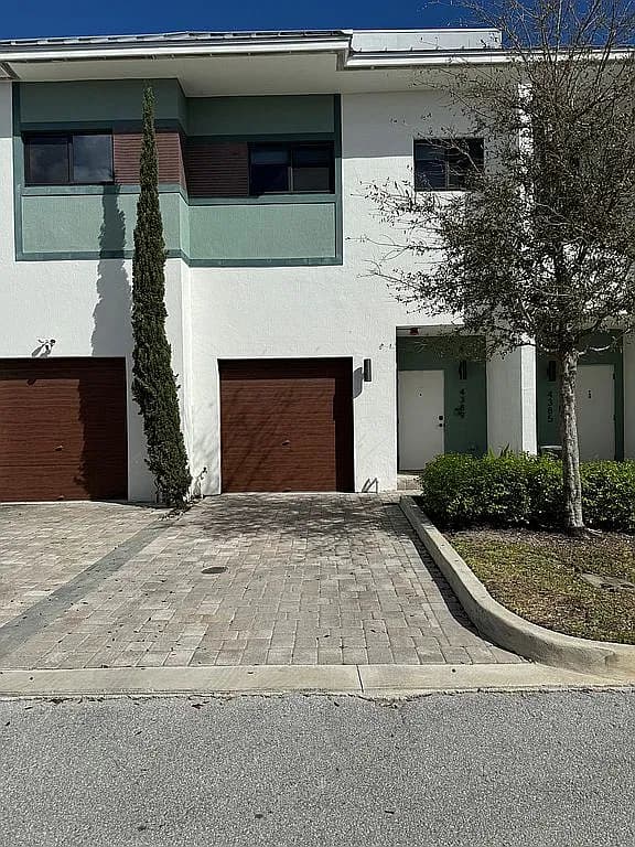 4389 NW 9th St — exterior photo