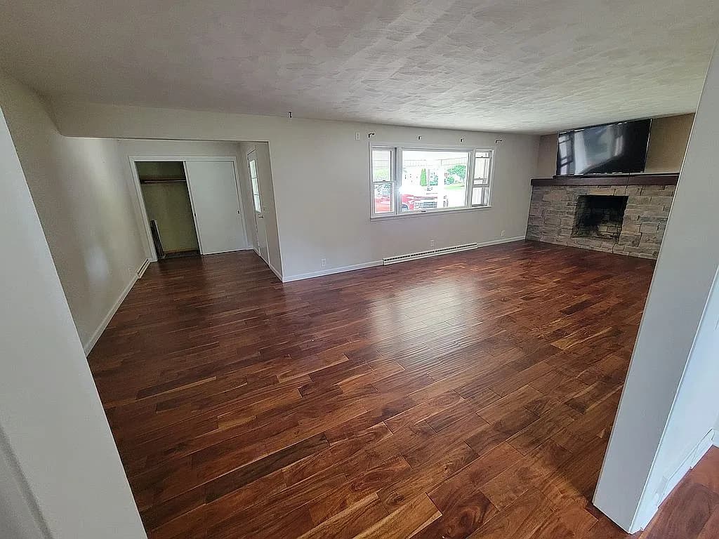 1008 Columbus Cir S — exterior photo