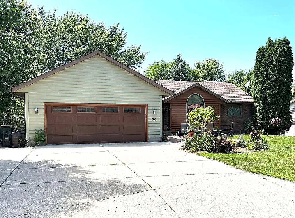 205 Wacker Dr — exterior photo