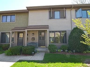 1560 Greenwood Rd — exterior photo