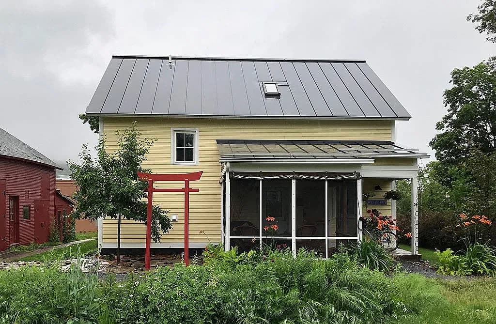 34 Sprout St — exterior photo